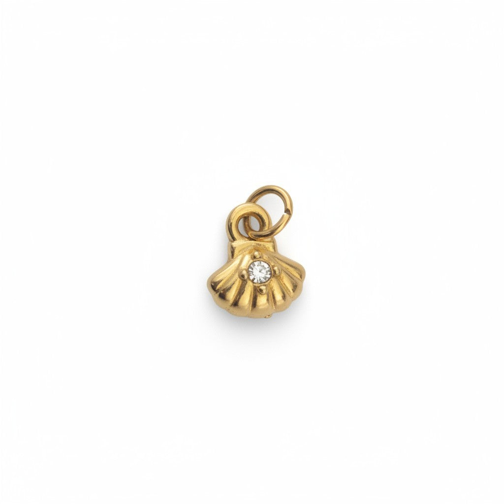 Clam-shell-gold-charm